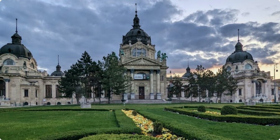 Byparken: En rejse gennem Budapests fortid og nutid